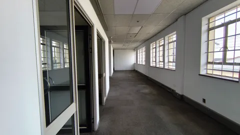 Industrial-warehouse-To-Let-in-Benrose (23)